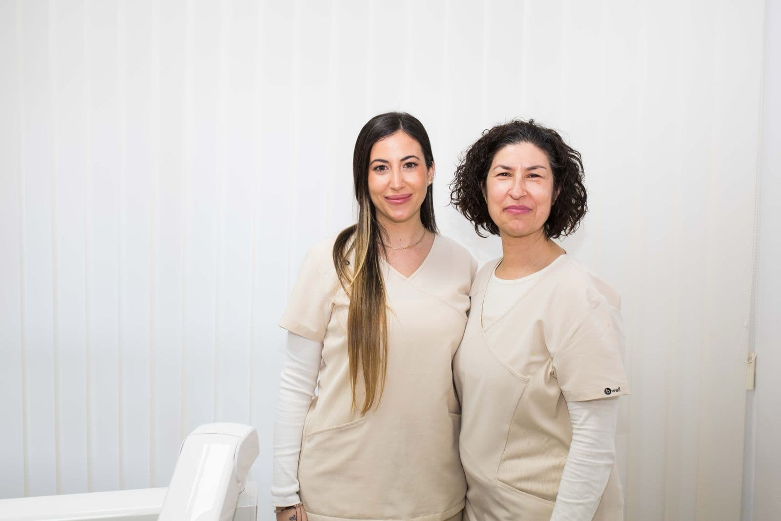 Rosalía y Pilar, higienistas de Clínica Dental Carbonell García