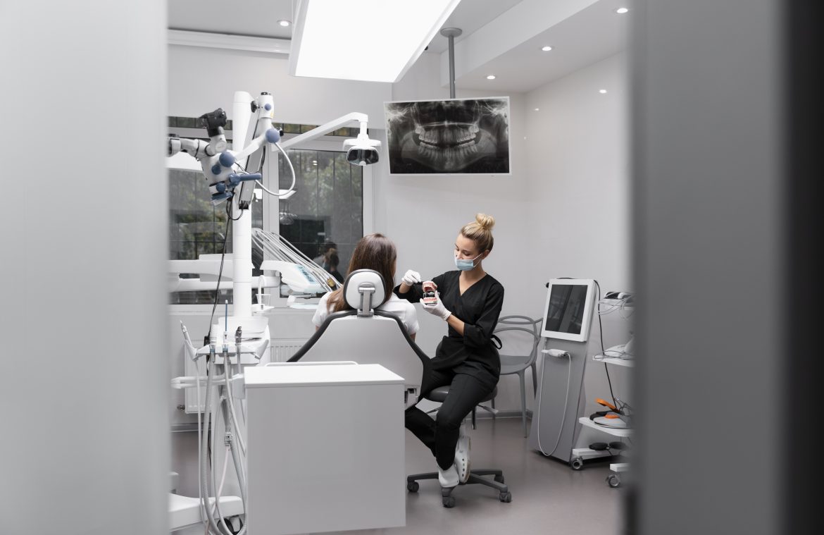 dentista-de-tiro-completo-con-paciente