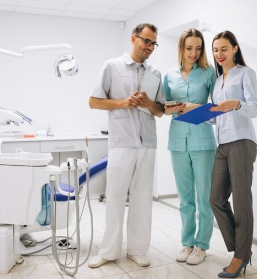 equipo-odontologia-oficina_1303-9359